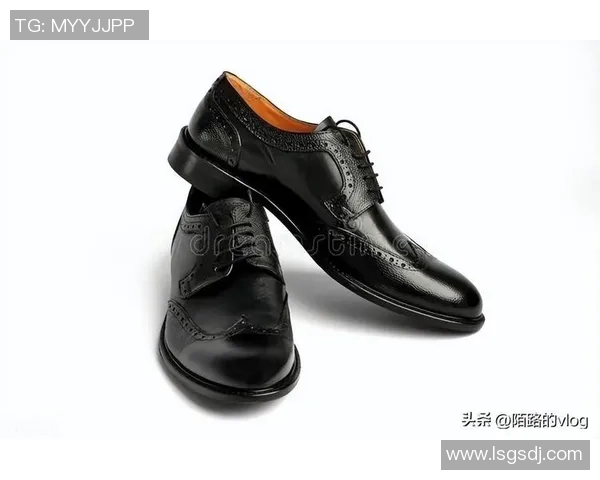 球星佩戴荷马足球鞋展现独特风采引领潮流风尚 球星佩戴荷马足球鞋展现独特风采引领潮流风尚