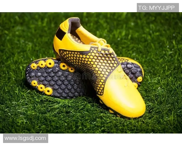哪位足球明星偏爱穿黄色足球鞋成为场上亮点引领潮流 哪位足球明星偏爱穿黄色足球鞋成为场上亮点引领潮流